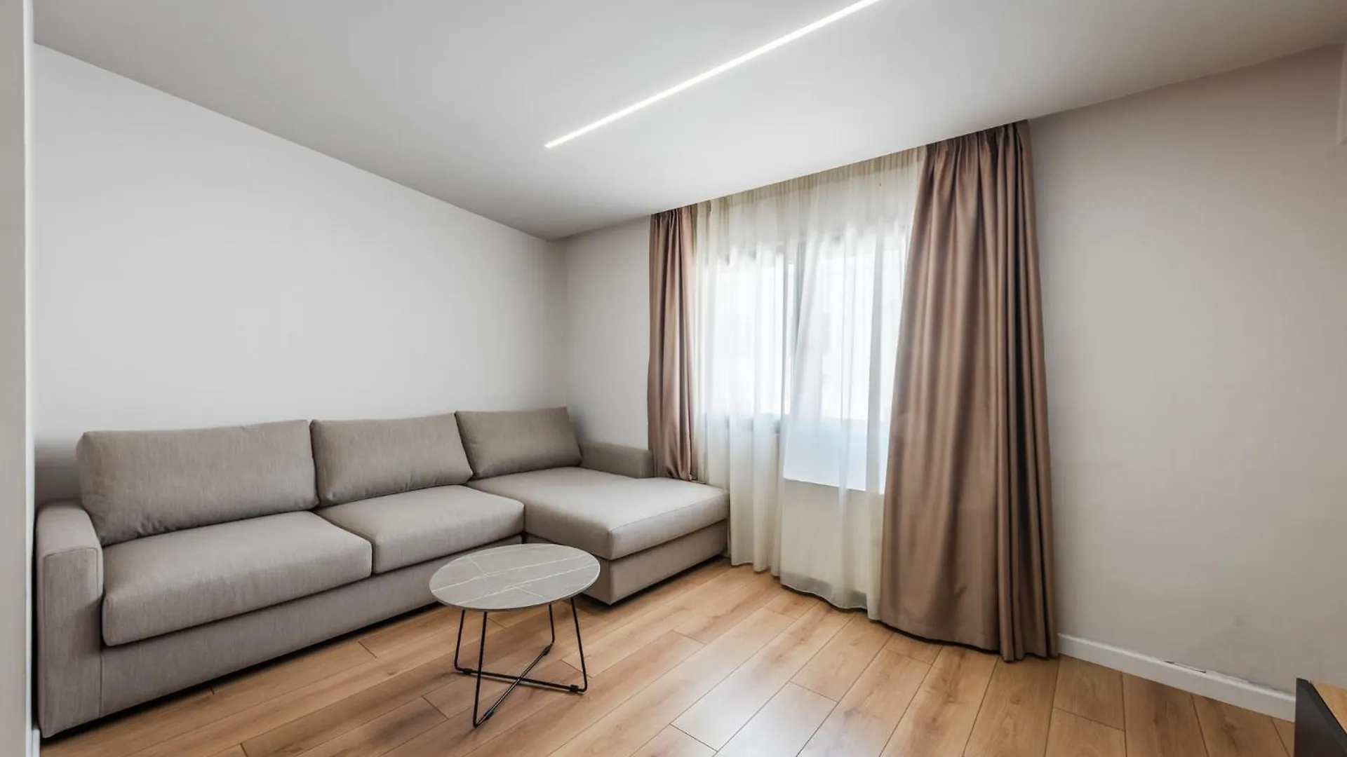 Relax Inn Hotel Durrës